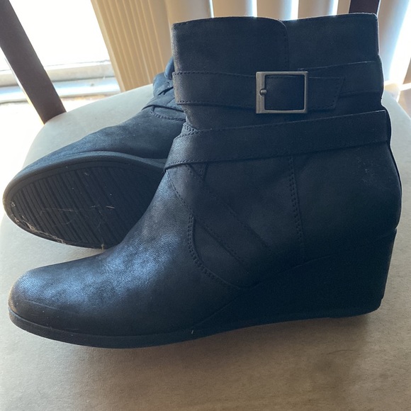 Black size 10 ankle boots. Only worn once.  Great for any occasion. - Picture 3 of 3